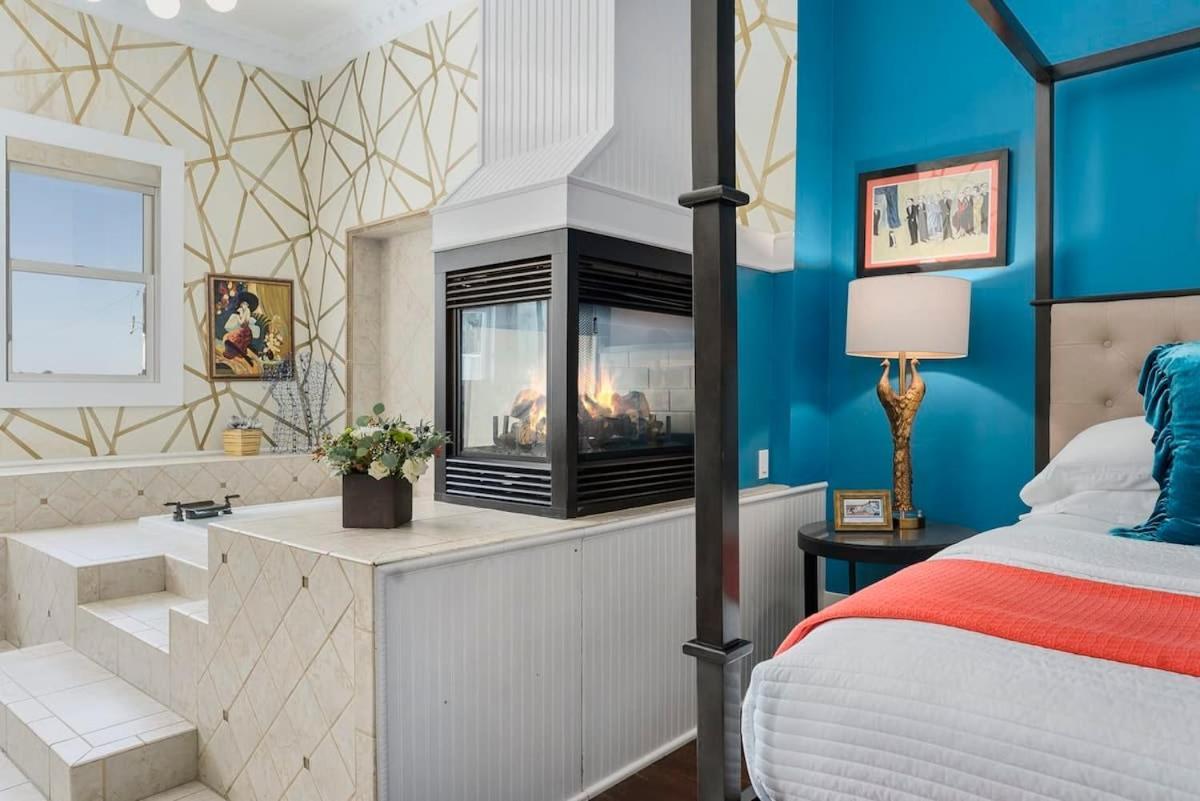 프레드릭스버그 The Loft On Main St Loft With Balcony Views 아파트 외부 사진