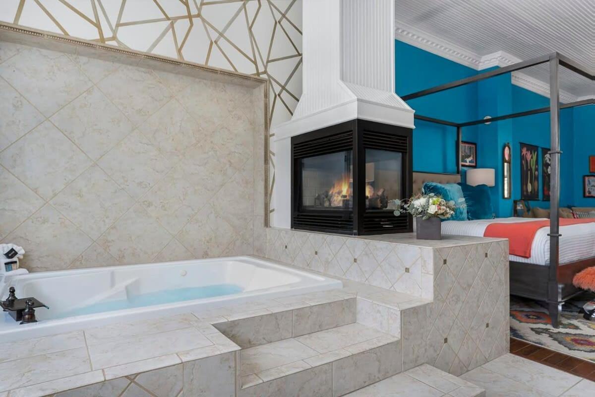 프레드릭스버그 The Loft On Main St Loft With Balcony Views 아파트 외부 사진