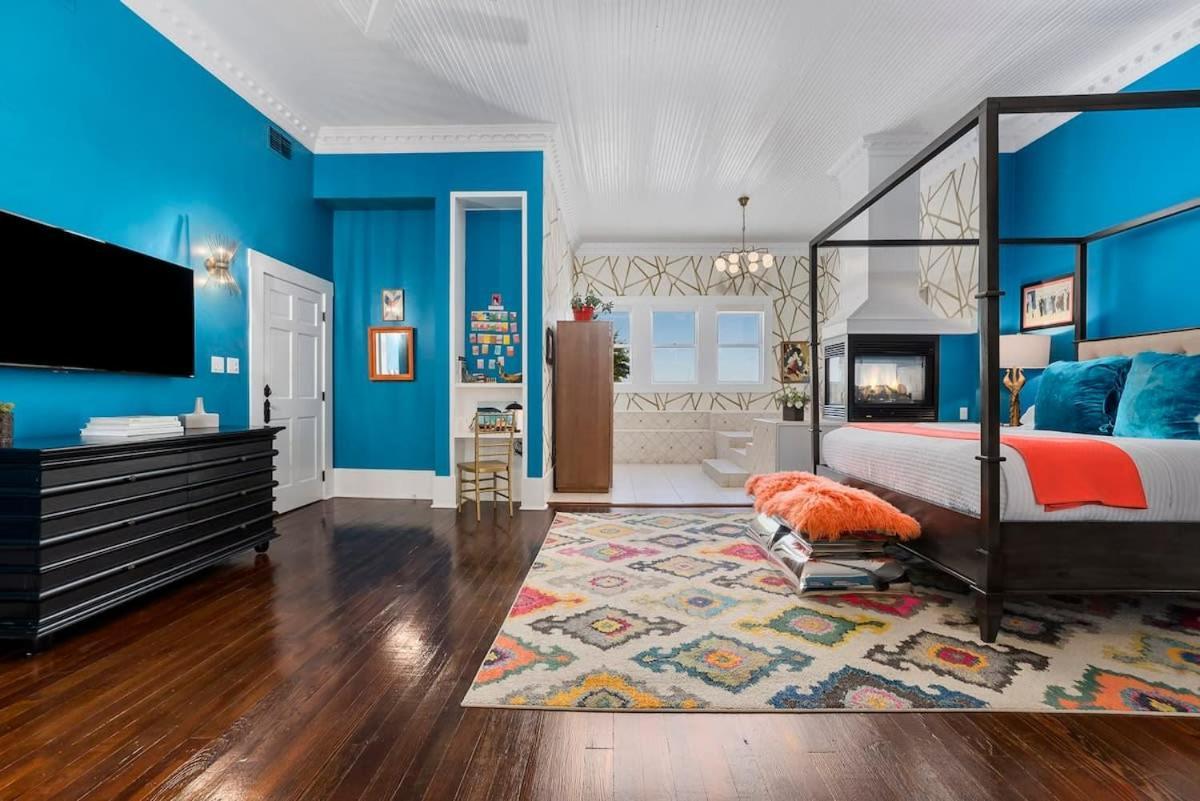 프레드릭스버그 The Loft On Main St Loft With Balcony Views 아파트 외부 사진