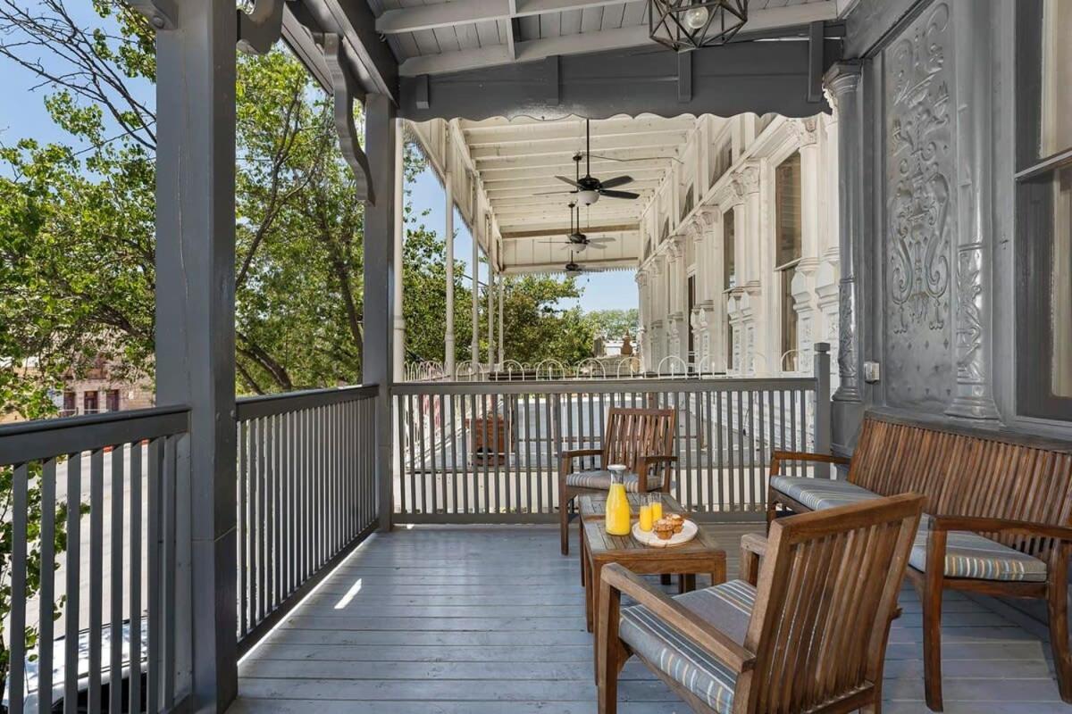 프레드릭스버그 The Loft On Main St Loft With Balcony Views 아파트 외부 사진